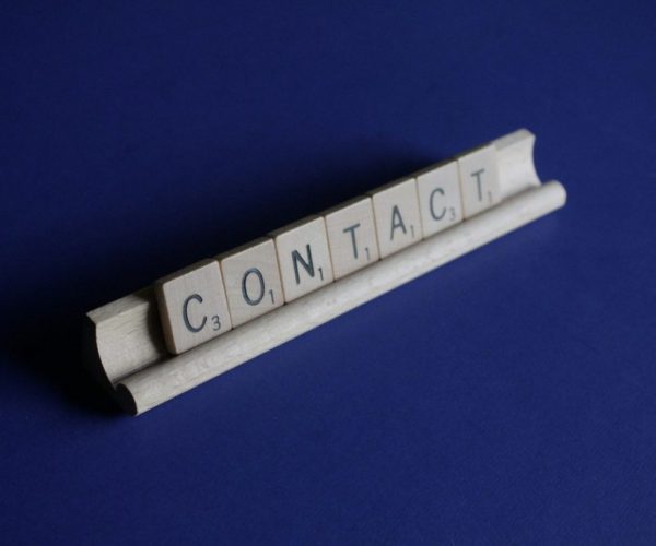 L'image pour insister sur le fait que c'est une page de contact.