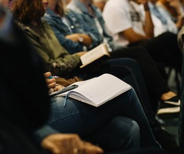 Transport en autocar avec chauffeur pour séminaire d'entreprise et congrès en Île-de-France