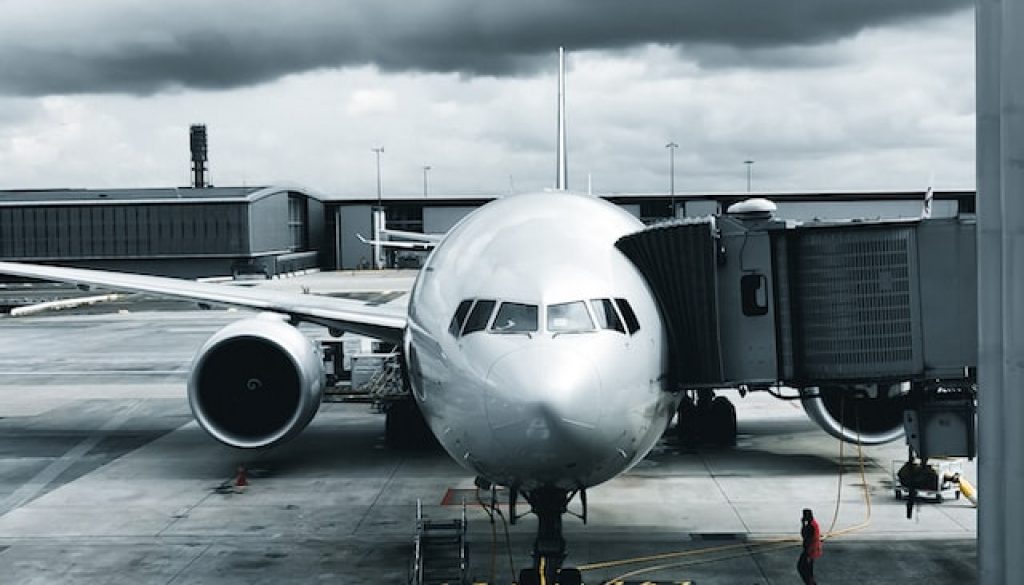 Autocar avec chauffeur pour transfert de groupe depuis l'aéroport Roissy Charles de Gaulle vers Paris