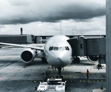Autocar avec chauffeur pour transfert de groupe depuis l'aéroport Roissy Charles de Gaulle vers Paris