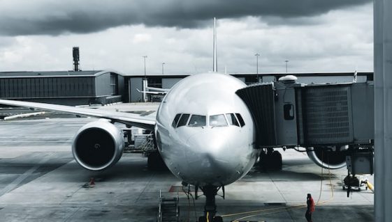 Autocar avec chauffeur pour transfert de groupe depuis l'aéroport Roissy Charles de Gaulle vers Paris